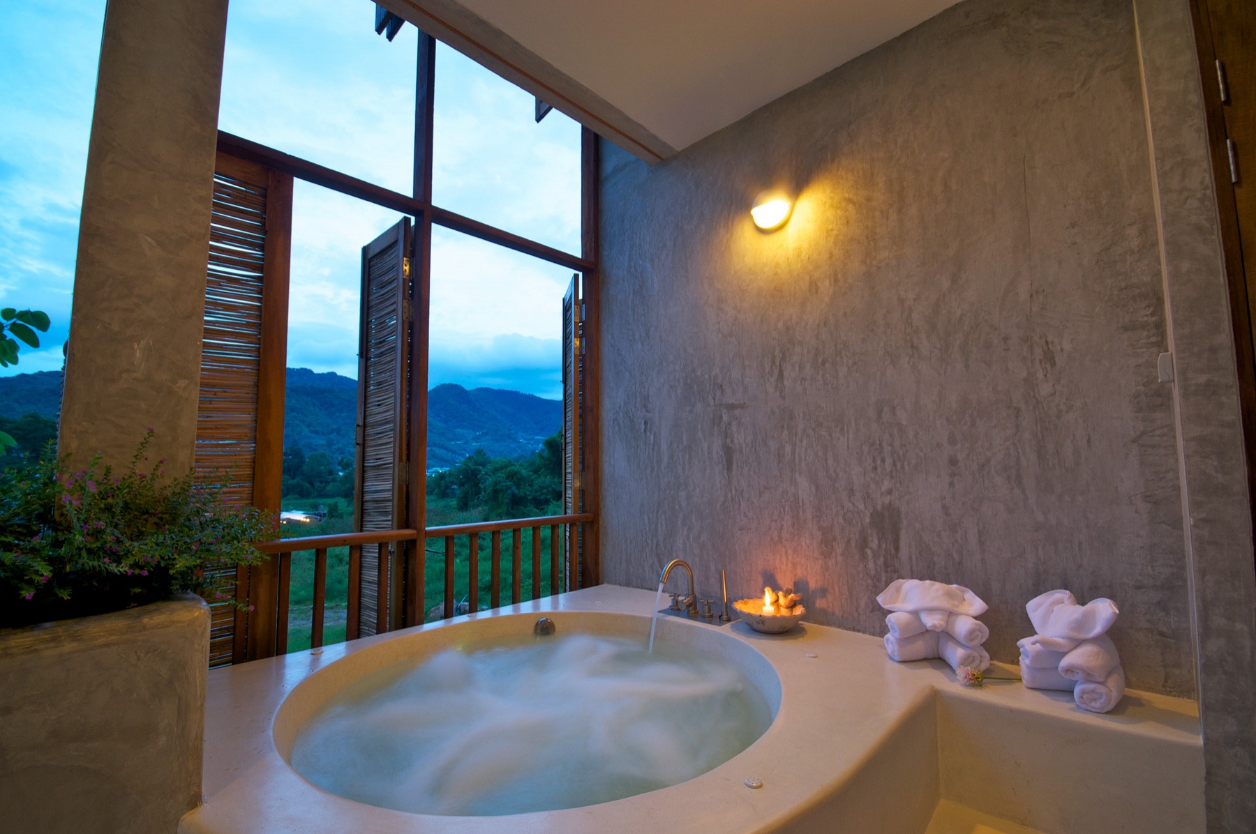 Mountain View Suite with Jacuzzi