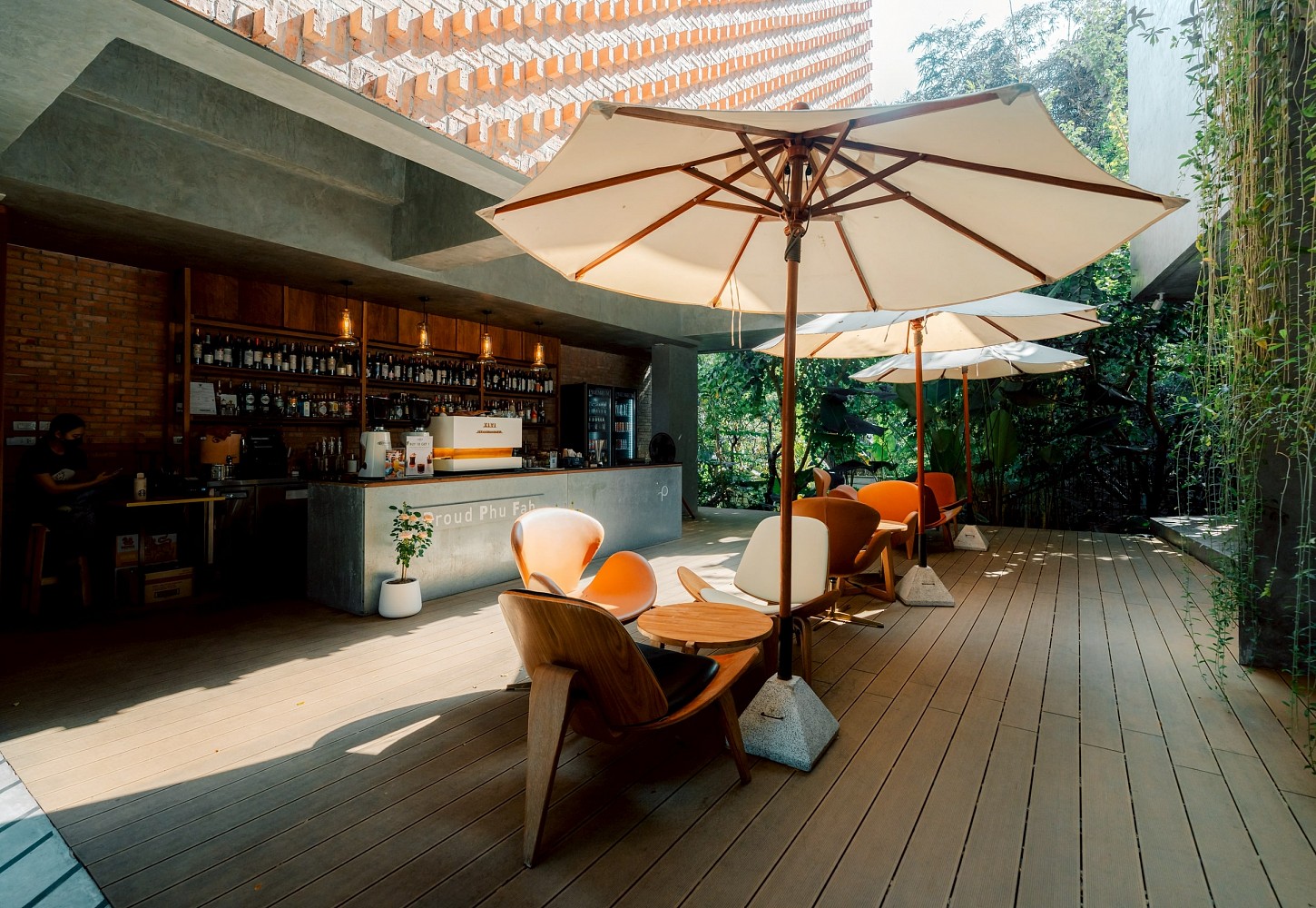 Proud Restaurant
